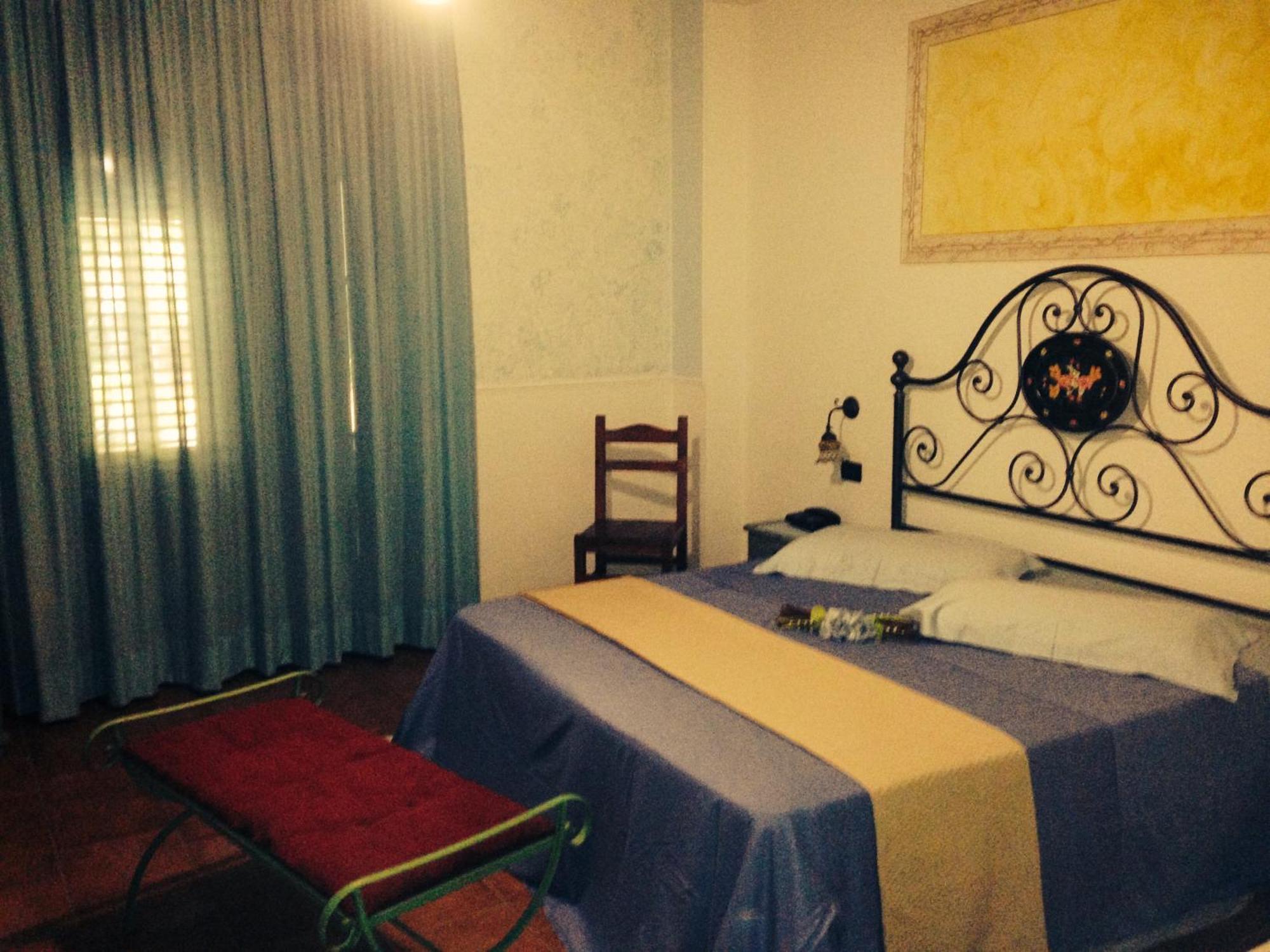 Hotel Oasi Da Paolo Castelluzzo Exterior photo